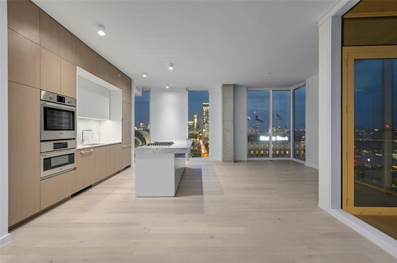 Virtual tour of 313 W 17th ST Unit #2105