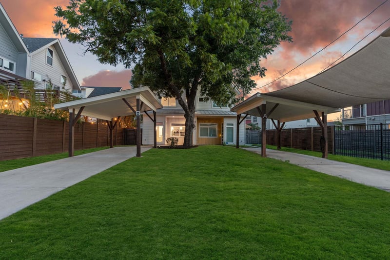 Virtual tour of 3133 Govalle Ave Unit #B