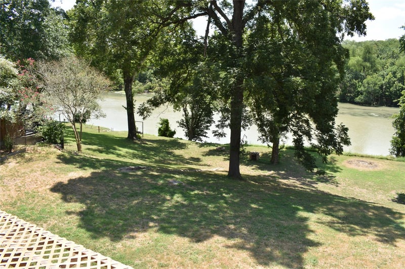 Virtual tour of 315 River wood DR