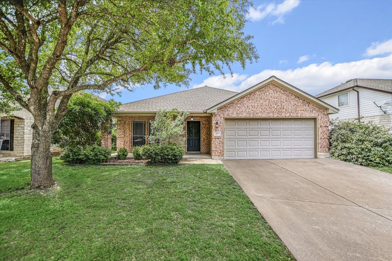 Virtual tour of 319 Lone Star BLVD