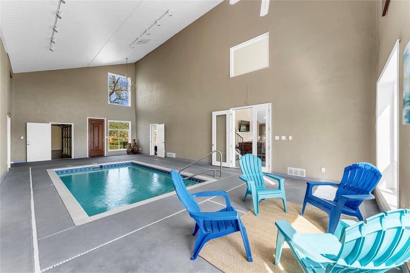 Virtual tour of 319 Meadowlakes DR