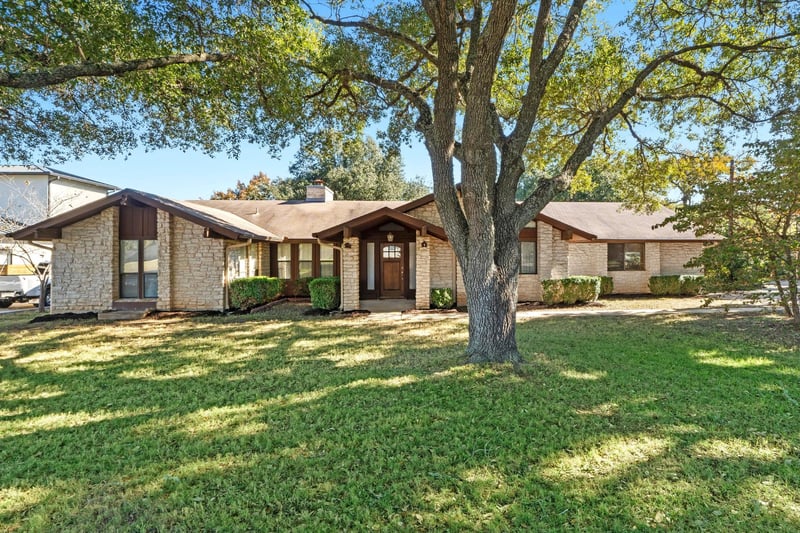 Virtual tour of 320 Shrike Dr
