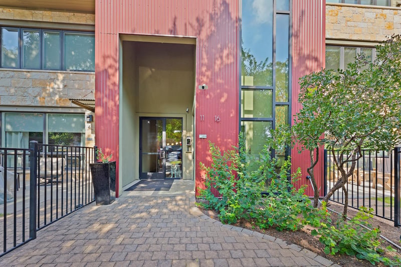 Virtual tour of 3200 Grandview St Unit #11