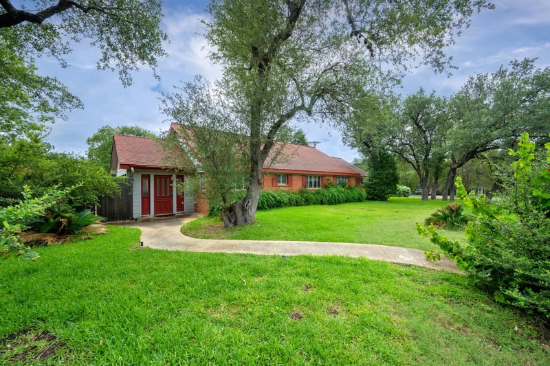 Virtual tour of 3201 Hatley DR