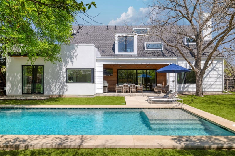 Virtual tour of 3201 Sunny LN
