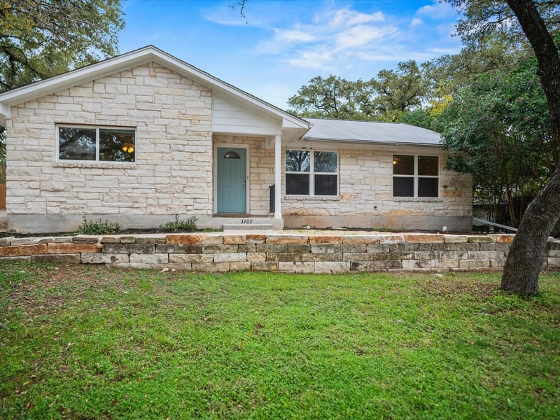 Virtual tour of 3202 Nancy Gale DR