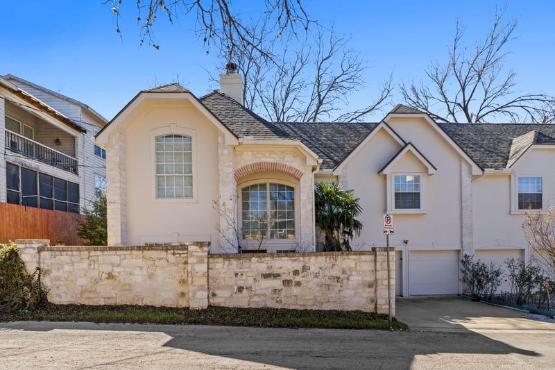 Virtual tour of 3203 Tom Green ST Unit #3A