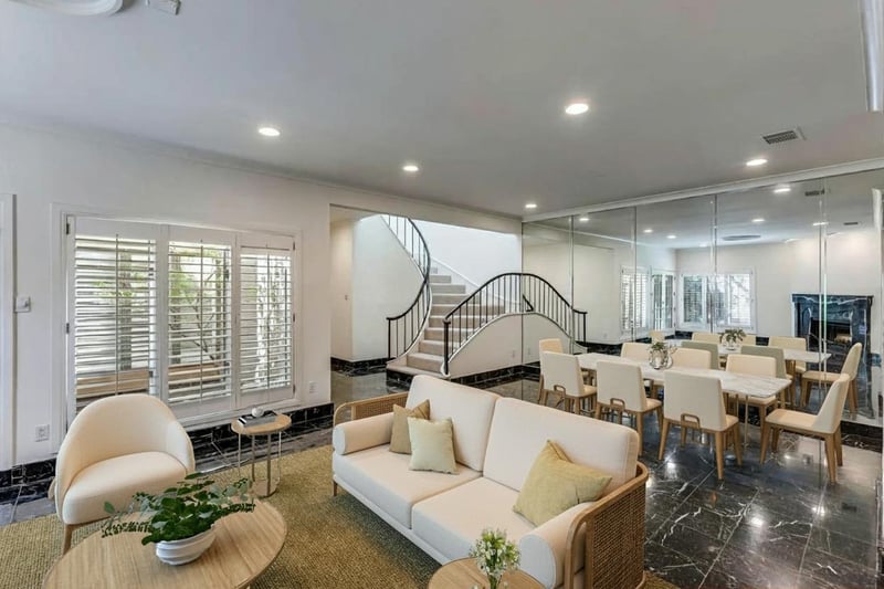 Virtual tour of 3203 Warren ST