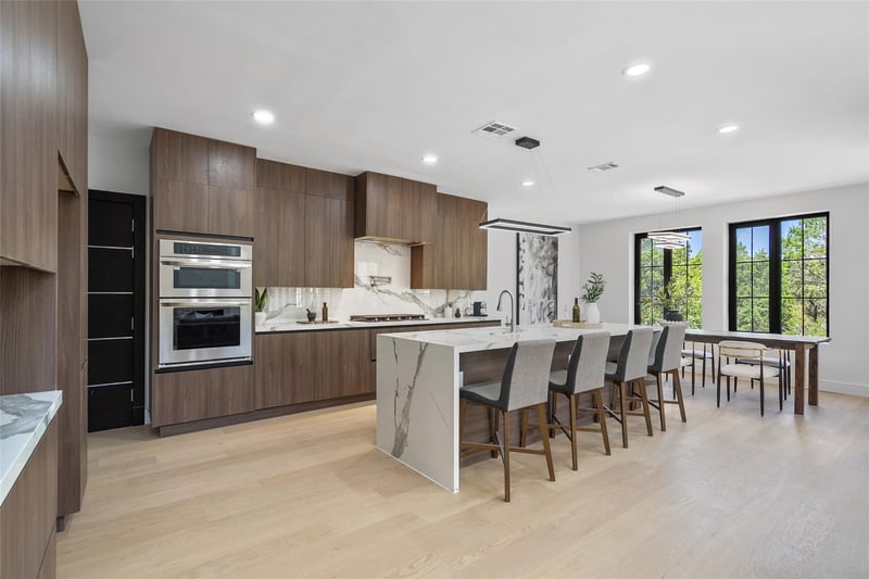 Virtual tour of 3206 Marshall Ave