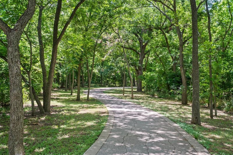 Virtual tour of 3207 Misty Oaks WAY