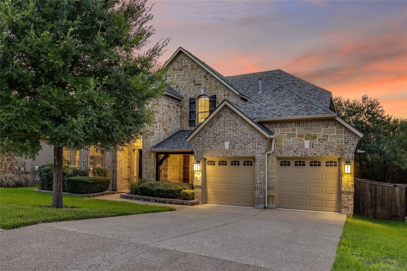 Virtual tour of 321 Angus DR