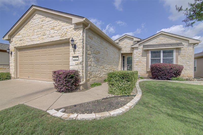 Virtual tour of 321 Cooper Lake DR