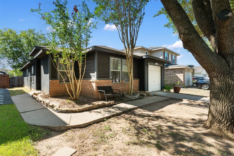 Virtual tour of 3213 Crownover ST