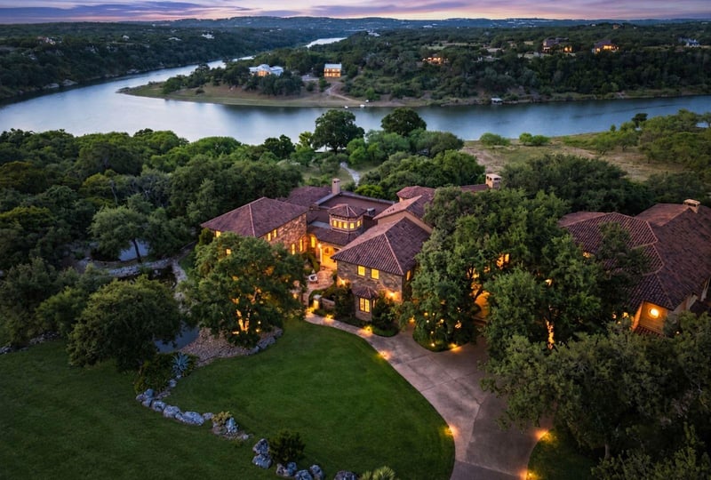 Virtual tour of 3220 Fall Creek Estates Dr