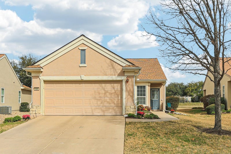 Virtual tour of 323 Crockett Loop
