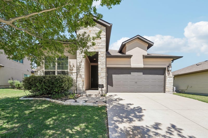 Virtual tour of 323 Quarry LN