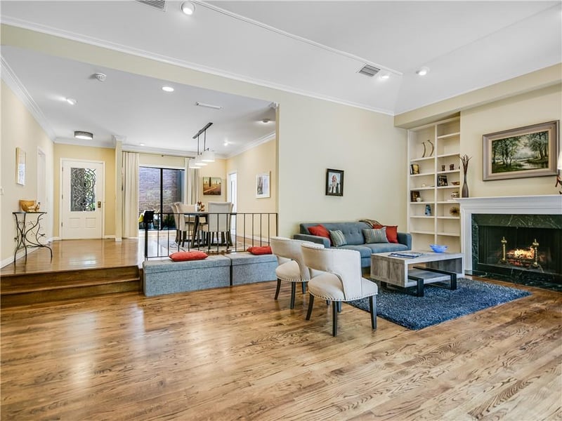 Virtual tour of 3233 Tarryhollow DR
