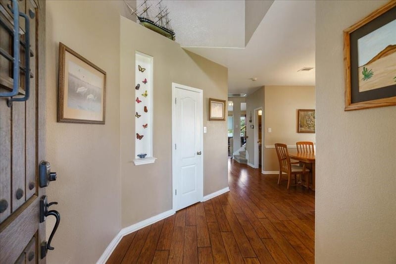 Virtual tour of 324 Bloomsbury Dr