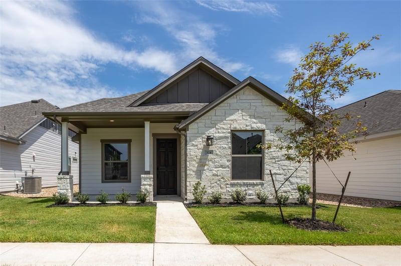 Virtual tour of 324 Orleanian Dr