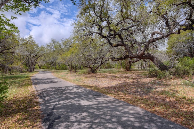 Virtual tour of 325 Crystal Meadows Dr