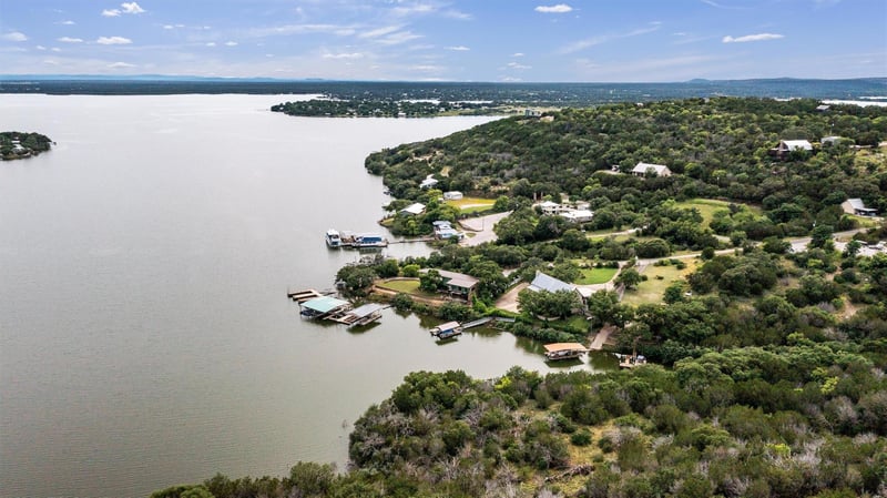 Virtual tour of 325 Eagle Rest LN