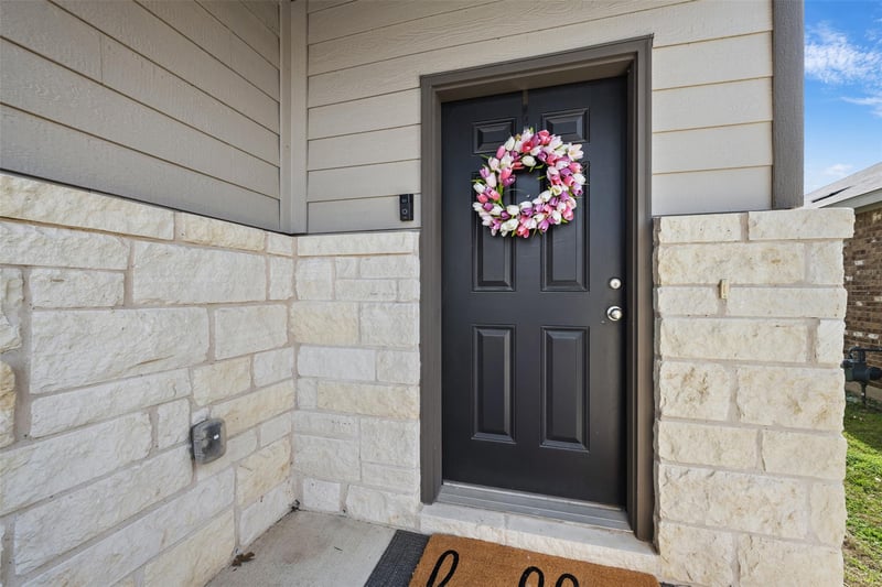 Virtual tour of 328 Thornless CIR
