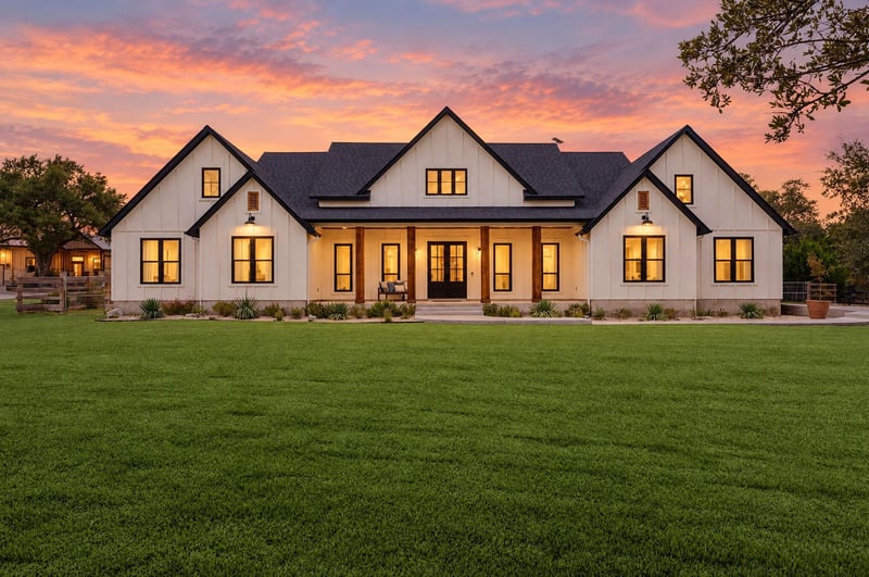 Virtual tour of 32831 RR 12