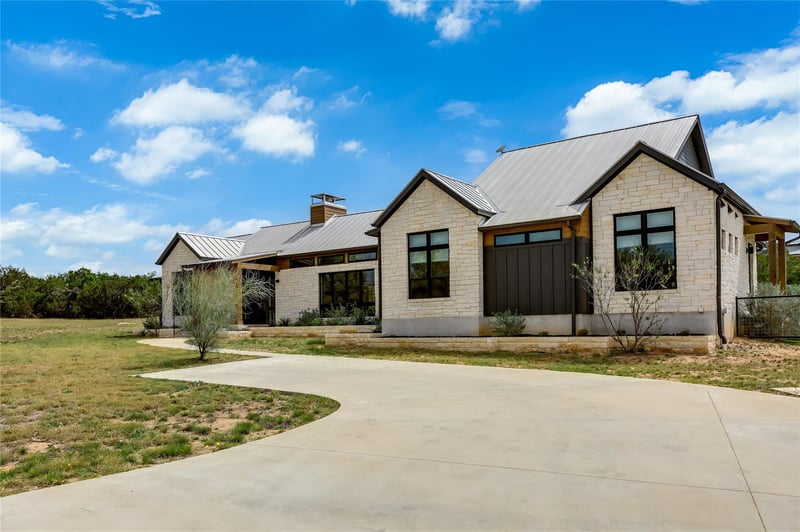 Virtual tour of 329 Calvary CV