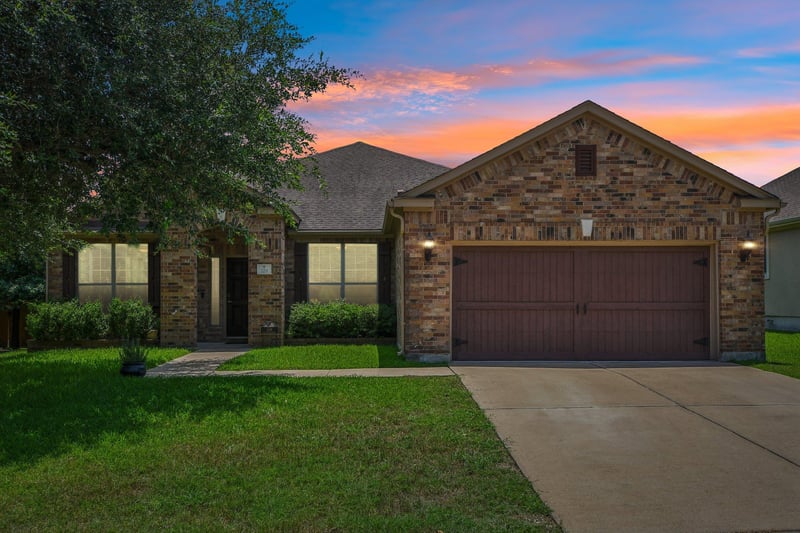 Virtual tour of 329 Island Oak DR
