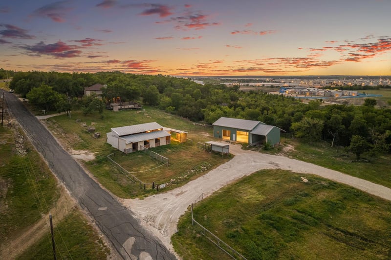 Virtual tour of 330 County Road 166