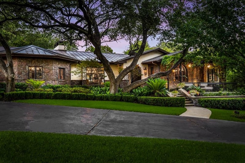 Virtual tour of 3300 Foothill Dr