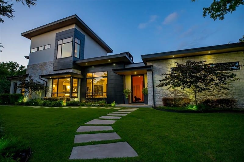 Virtual tour of 3300 Park Hills DR