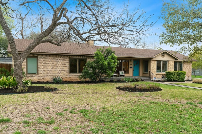 Virtual tour of 3300 Perry LN