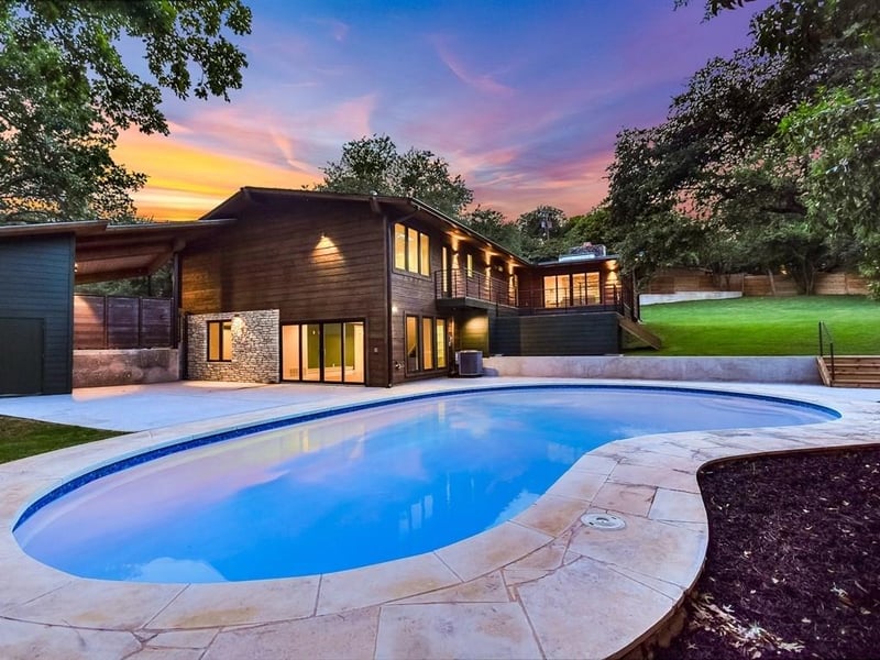 Virtual tour of 3302 Cherry Tree Cir