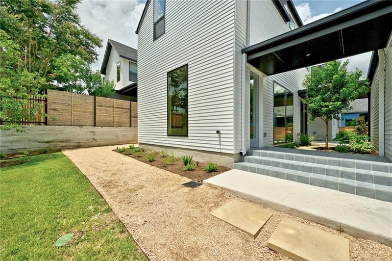 Virtual tour of 3302 Denver Ave Unit #1