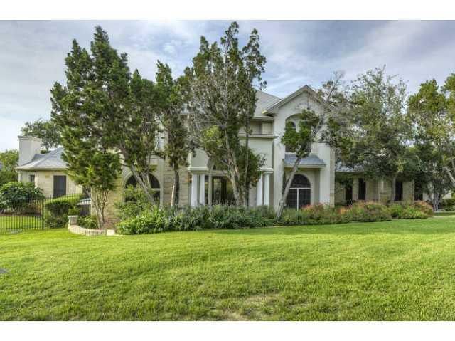 Virtual tour of 3302 Far View DR