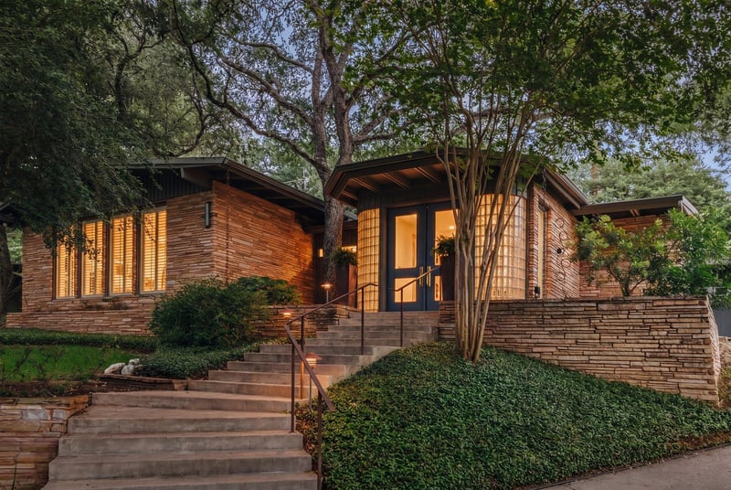 Virtual tour of 3304 Cherry Tree CIR