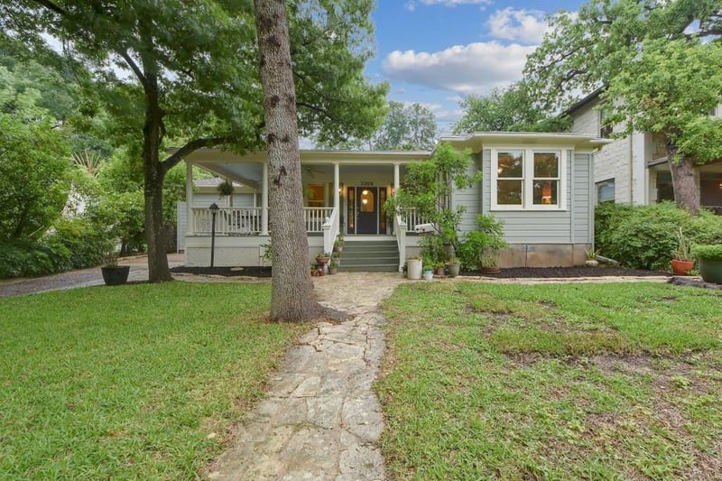 Virtual tour of 3304 Gilbert ST