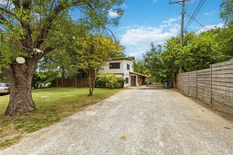 Virtual tour of 3305 Dolphin DR