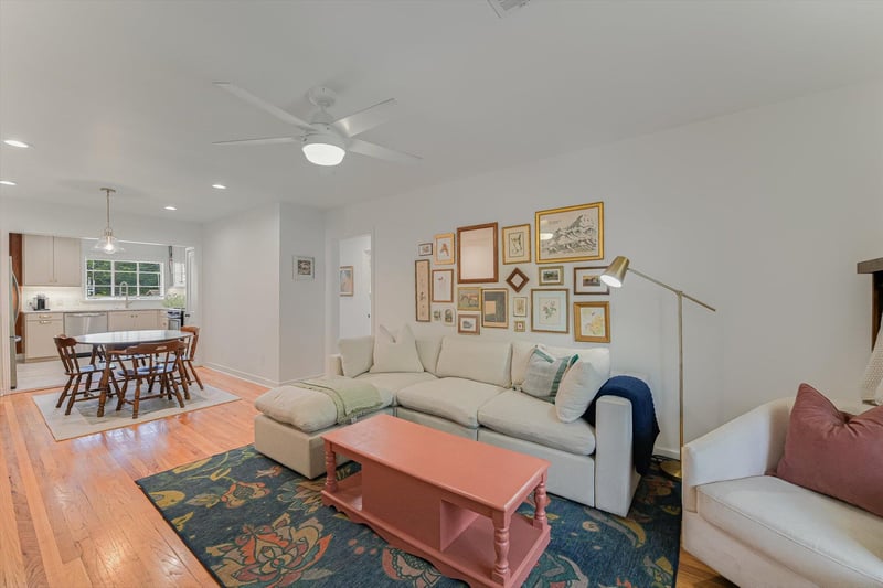 Virtual tour of 3309 Grooms ST Unit #208 - 2