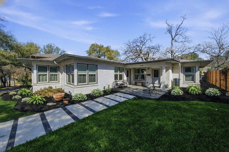 Virtual tour of 3310 Enfield RD