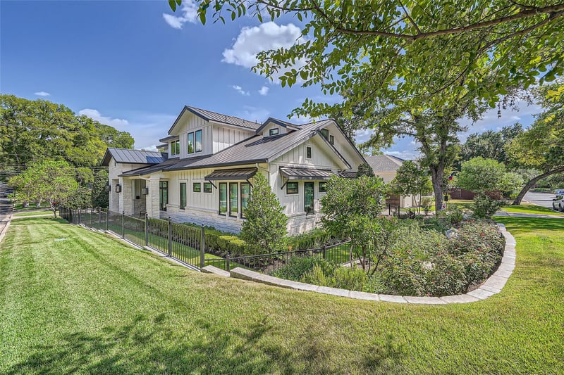 Virtual tour of 3313 Stevenson Ave
