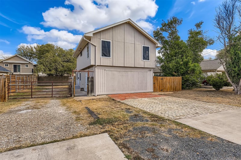 Virtual tour of 3320 Blumie ST Unit #B
