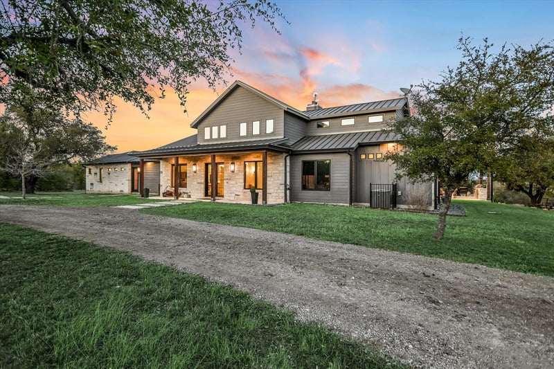 Virtual tour of 3340 Martin Rd