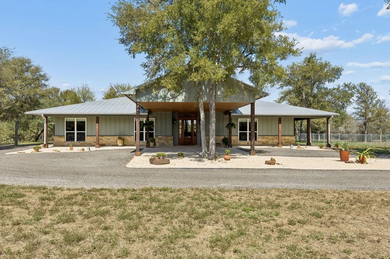 Virtual tour of 3353 Fm 535