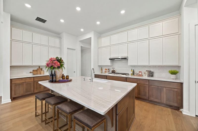 Virtual tour of 337 Easthaven Bnd