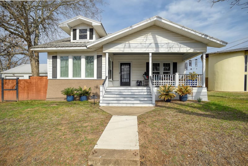 Virtual tour of 338 W Crockett ST