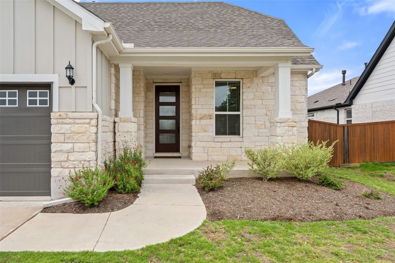 Virtual tour of 339 Climbing Rock Loop