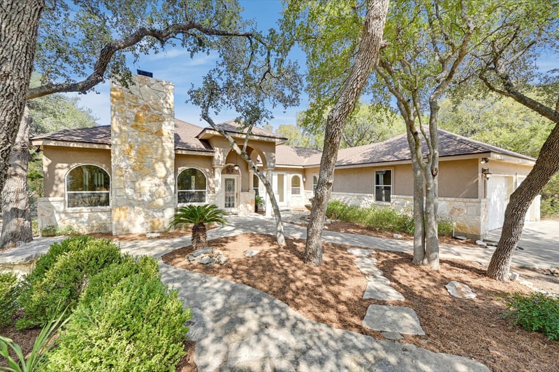 Virtual tour of 34 WOOD GLEN Dr