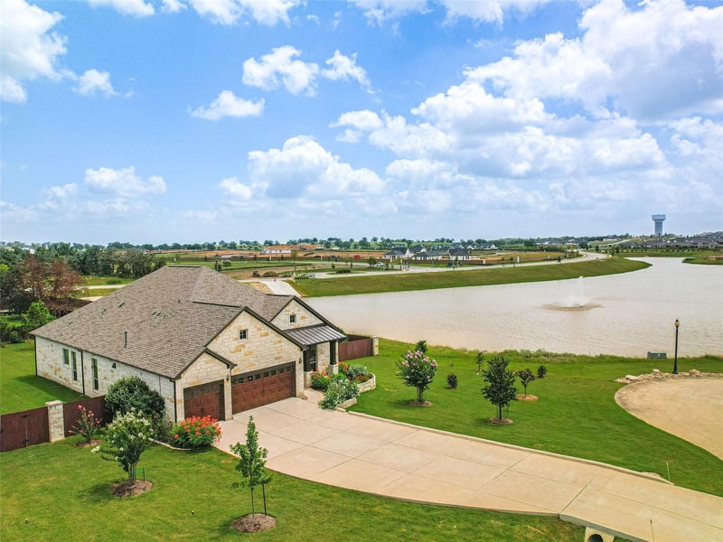 Virtual tour of 340 Chisholm TRL